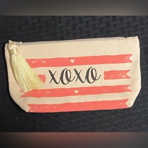 XOXO Canvas Cosmetic Bag: Great for organizing!  No more digging for lipstick!